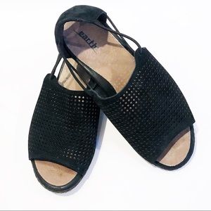 Earth Shelly Sandals Black Suede Slip on Flats Size 6.5